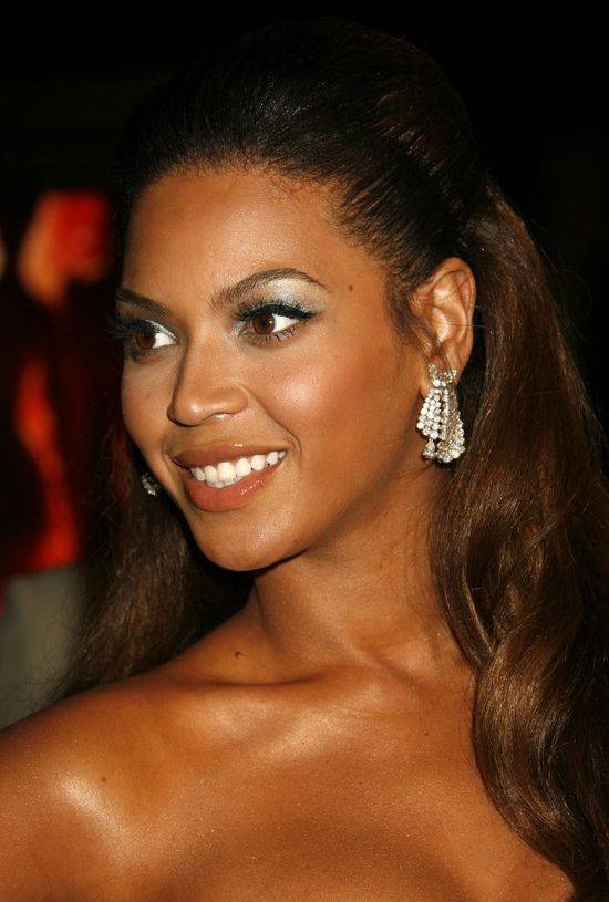 Czy Beyonce wybieliła skórę?