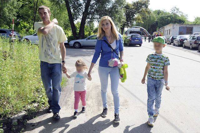 Piotr Żyła z żoną Justyna i dziećmi na archiwalnych zdjęciach