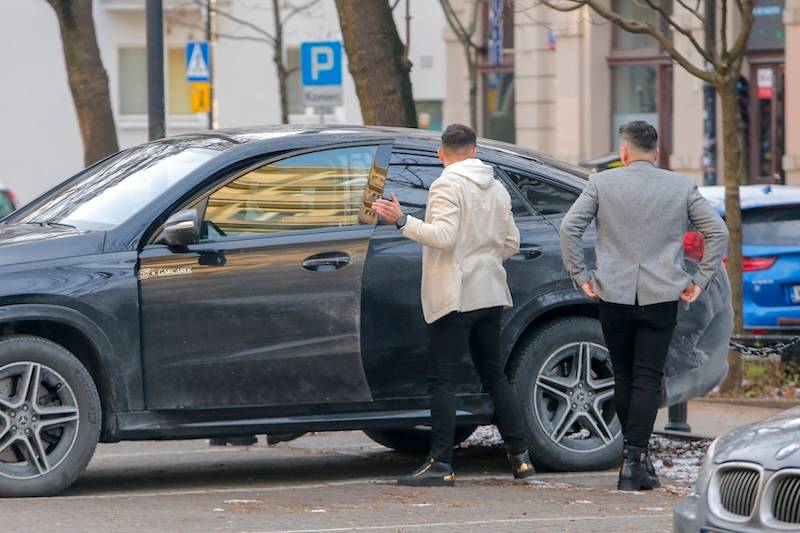 DDTVN. Bartosz Zmarzlik pojawił się z żoną i bratem, a Ania Wyszkoni ze swoim wieloletnim partnerem