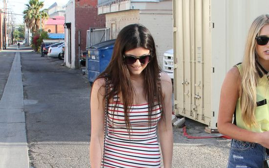 Kylie Jenner – lepiej w spodniach czy spódnicy?