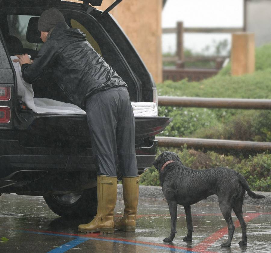 Książę Harry przyłapany z ochroniarzem tuż po wycieku fragmentu swojej książki (ZDJĘCIA)