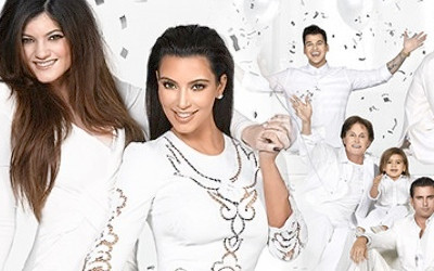 Świąteczna kartka Kardashianów – przesadzona? (FOTO)
