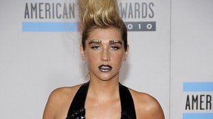 Najbrzydsza kreacja i makijaż wieczoru? (FOTO)