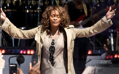 Whitney Houston sprzedaje dom za pół ceny