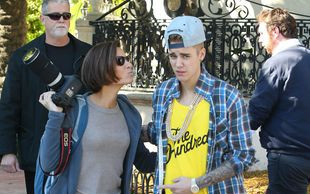 Justin Bieber całuje Austina Mohone! Z JĘZYCZKIEM!