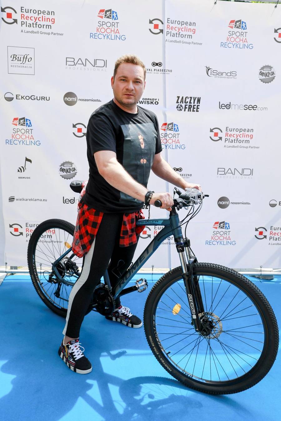 Gwiazdy świętują Światowy Dzień Roweru! Elegancka Gardias, Eliza Trybała z mężem, Qczaj…(FOTO)