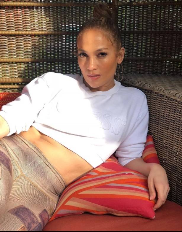 Gwiazdy pokazują, jak łatwo wykonać “lifting” twarzy