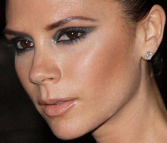 Zoom na twarz Victorii Beckham