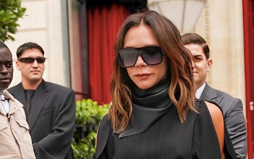 Victoria Beckham i najgorętszy look jesieni, którego elementy znajdziesz w swojej szafie
