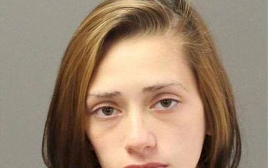 16-latka ZABIŁA swoje dziecko i za karę musi… SKASOWAĆ Facebooka