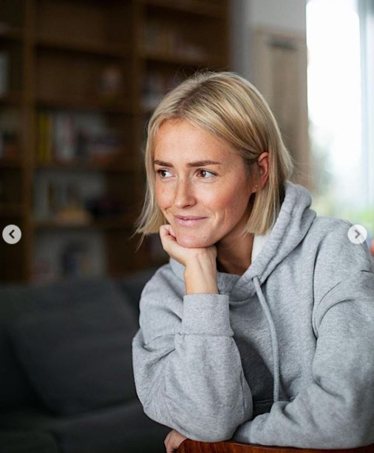 Olga w krótszych włosach wygląda młodziej i promiennie. Zmiana na plus. 