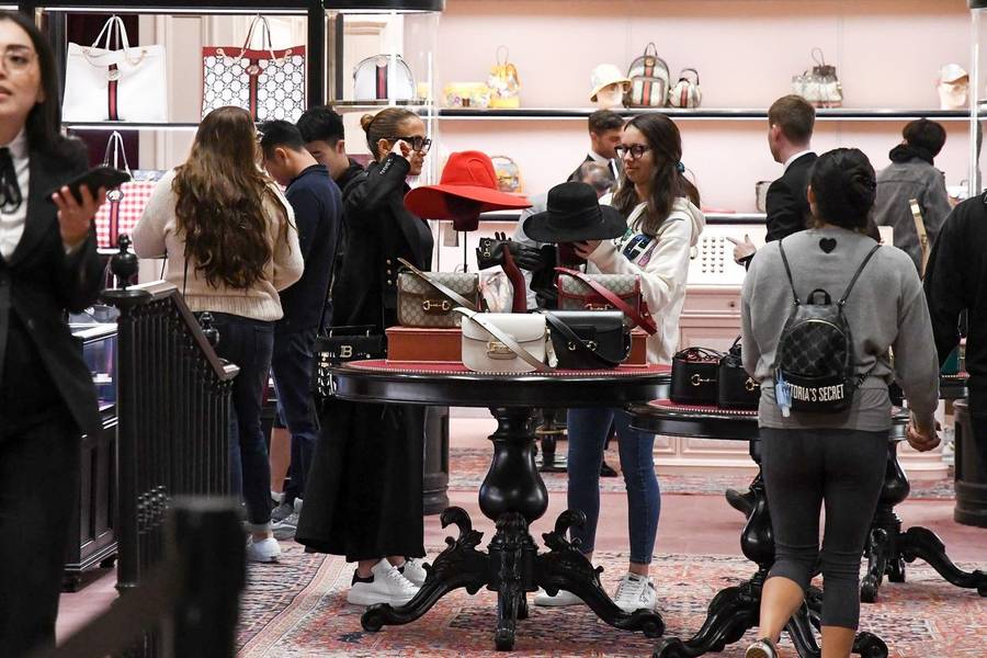 Jennifer Lopez na babskich zakupach z córką i córkami narzeczonego – zobaczcie, jak buszowały w luksusowym butiku