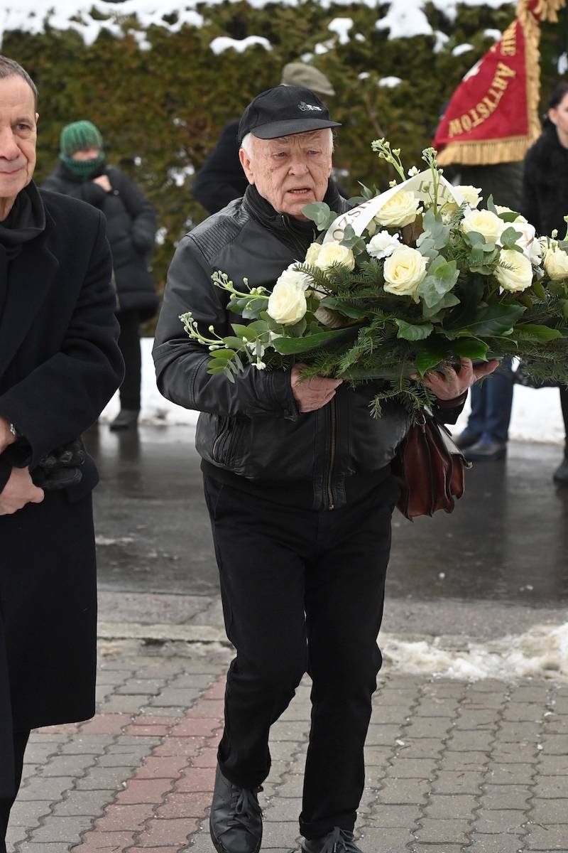 Pogrzeb Janusza Majewskiego. Przyjaciele żegnają: Marek Kondrat, Sonia i Maja Bohosiewicz, Paweł Deląg…
