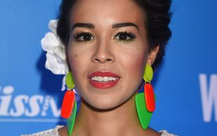 Chcieli ubierać Macademian Girl. Ona powiedziała im NIE