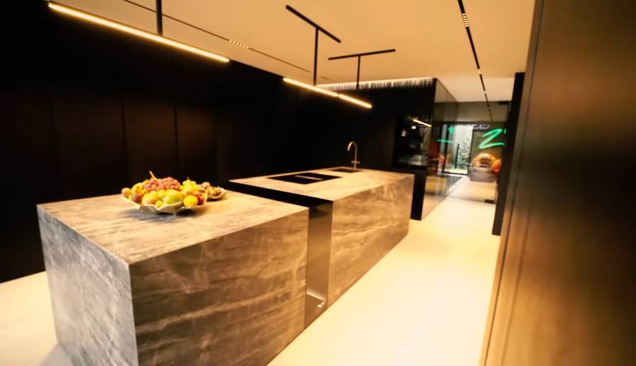 Wersow i Friz przeprowadzili się do nowego domu. Ta willa jest wszystkim dobrze znana