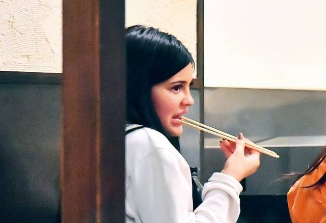 Co się dzieje z ustami Kylie?! Na temat jej wielkich warg wypowiedział się EKSPERT