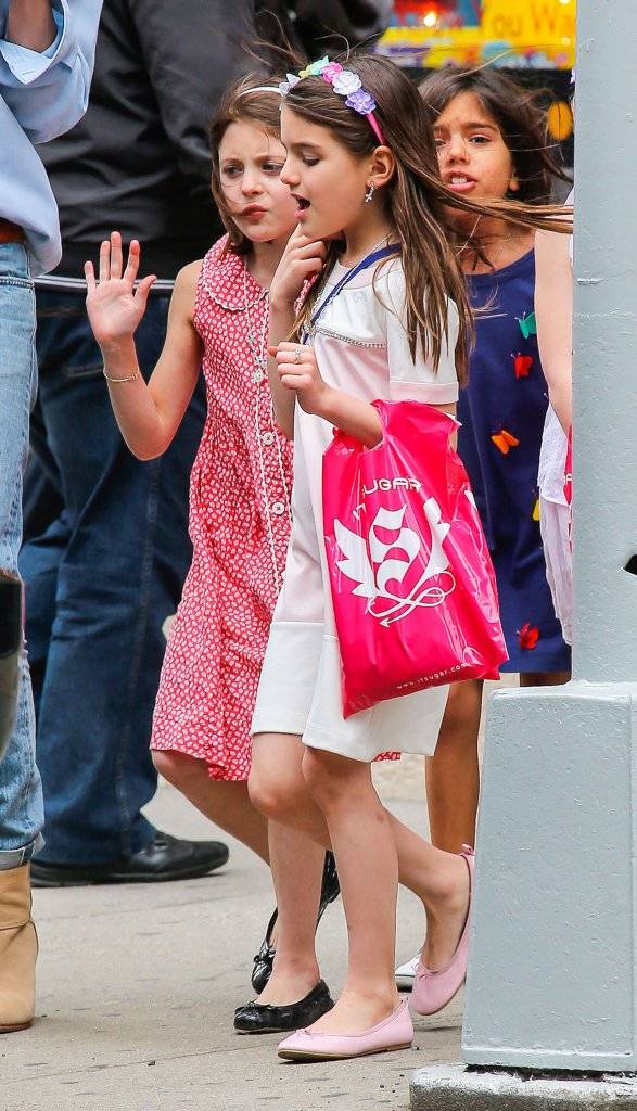 Suri Cruise – w 2016 roku córka Toma Cruise’a i Katie Holmes skończyła 10 lat