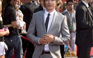 Zac Efron w kraciastych gatkach