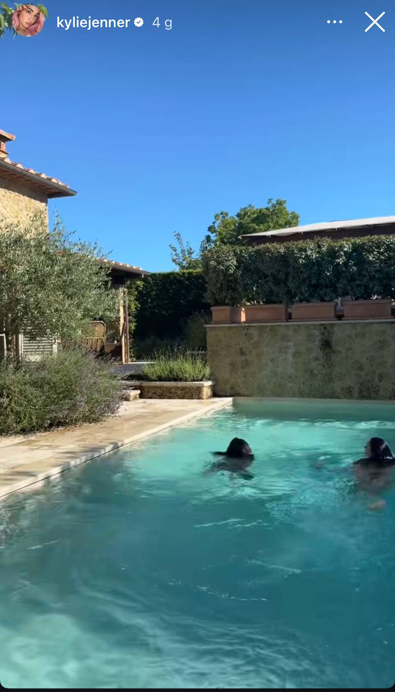 Kylie Jenner na rodzinnych wakacjach we Włoszech! Pokazała prywatne ujęcia dzieci (FOTO)