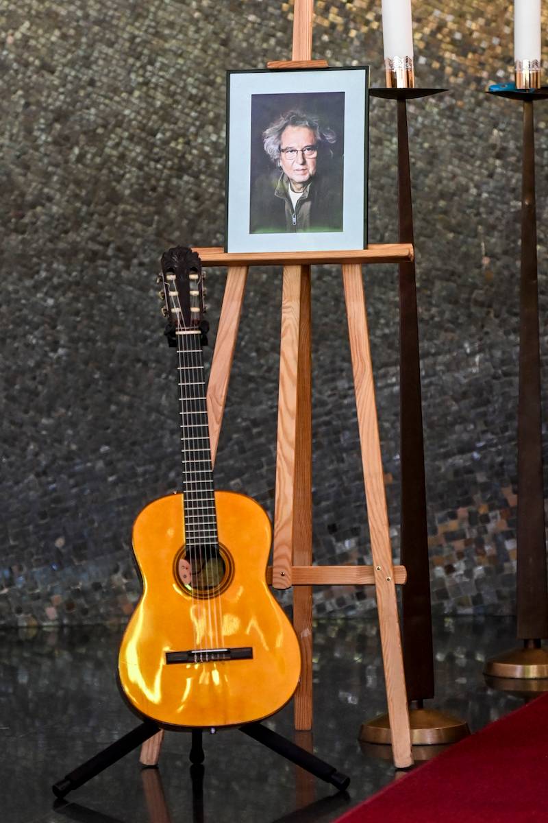 Tak wyglądał pogrzeb Tadeusza Woźniaka. Wiele gwiazd pożegnało polskiego muzyka