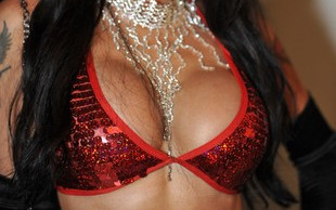 Poznajecie tę tajemniczą kocicę? (FOTO)