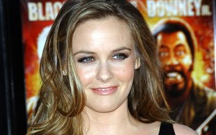 Alicia Silverstone zapomniała ogolić nogi