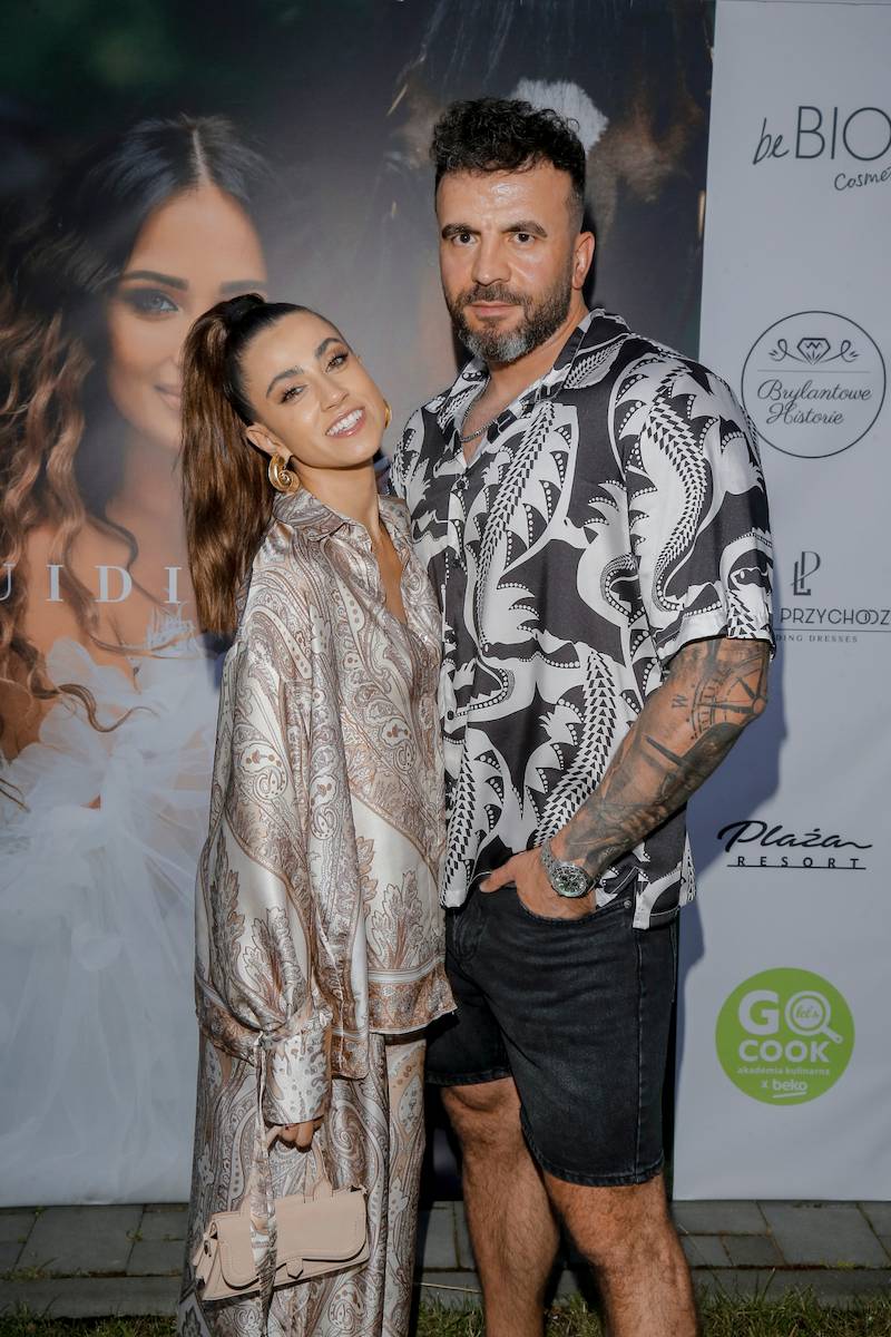 Premiera singla Mrozińskiej. Dawno niewidziany Tomasz Ciachorowski, Kaczorowska pokazała biust i zgrabny brzuch