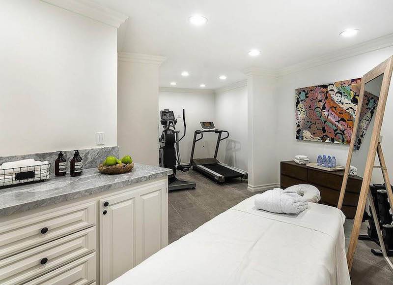 Selena Gomez kupiła posiadłość od znanego muzyka. Ma tam dosłownie WSZYSTKO!  (ZDJĘCIA)