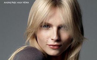 Andrej Pejic reklamuje… biustonosze! (FOTO)