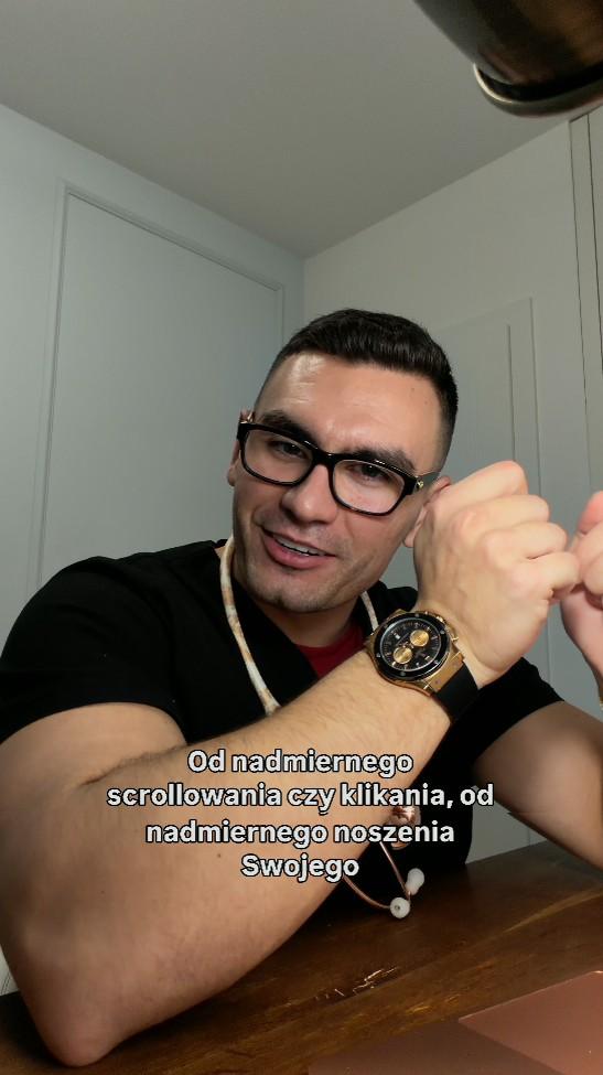 Conan Kaźmierski tłumaczy w sieci choroby, fot. Instagram