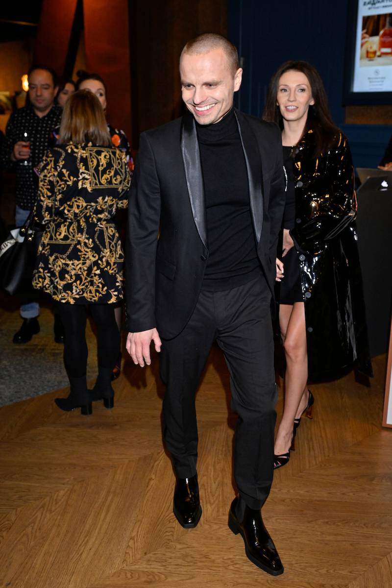 Marcin Hakiel znów na salonach z nową partnerką. Tym razem na premierze “Napoleona”