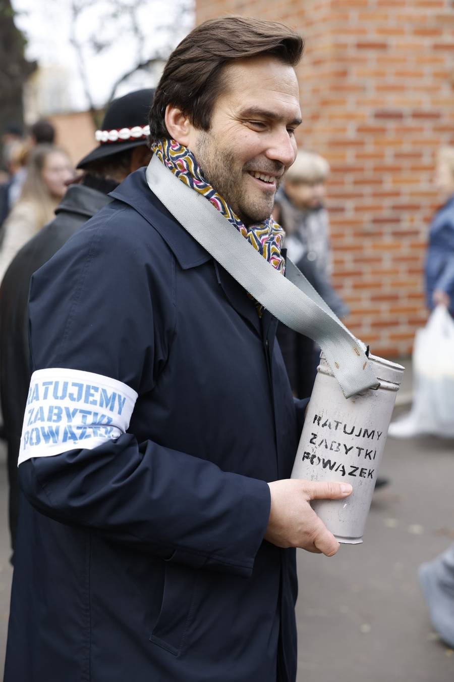 Gwiazdy wspierają kwesty na cmentarzach! Wśród nich: Szymon Majewski, Beata Tadla, Karol Strasburger (FOTO)