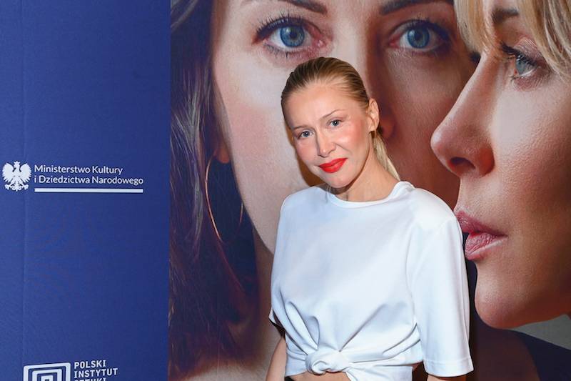 Premiera filmu “Rzeczy niezbędne”. Katarzyna Warnke odsłoniła brzuch, Dagmara Domińczyk z serialu “Sukcesja”…