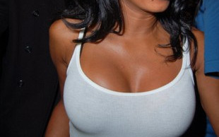 Melanie Brown i jej obcisły top (FOTO)