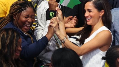 Meghan Markle postawiła na kolor podczas zamknięcia Invictus Games. Harry wyglądał też niczego sobie