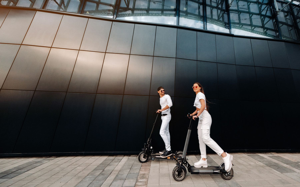 Elektryczne hulajnogi w polskich miastach – czy to przyszłość transportu miejskiego?