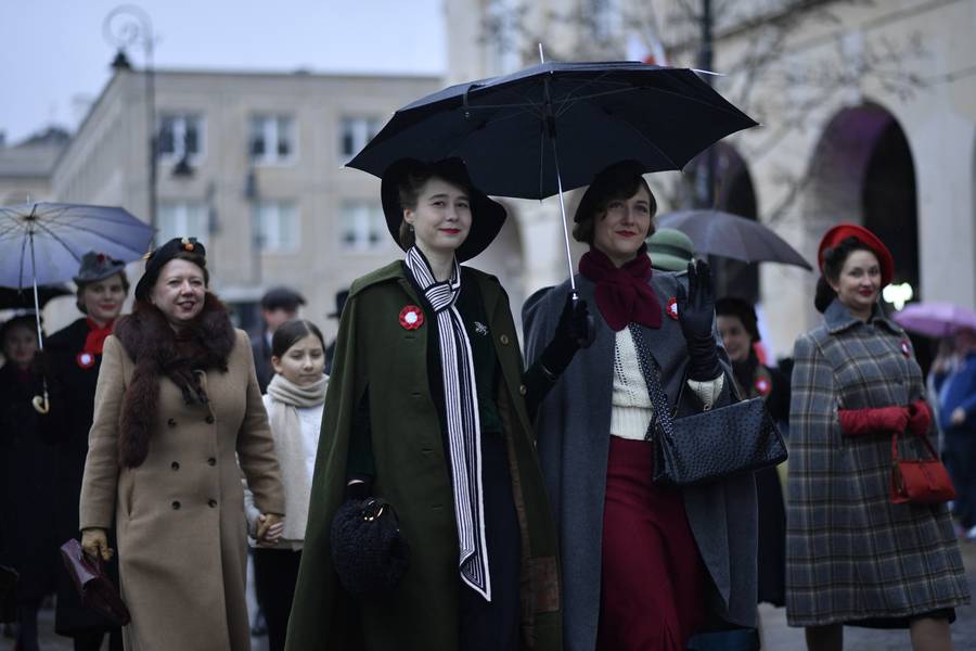 Polacy wyszli na ulice. Tak Warszawa celebruje Święto Niepodległości! Zdjęcia