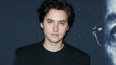 Cole Sprouse wyznał ile miał lat, gdy stracił dziewictwo, “Trwało to mniej niż 20 sekund”