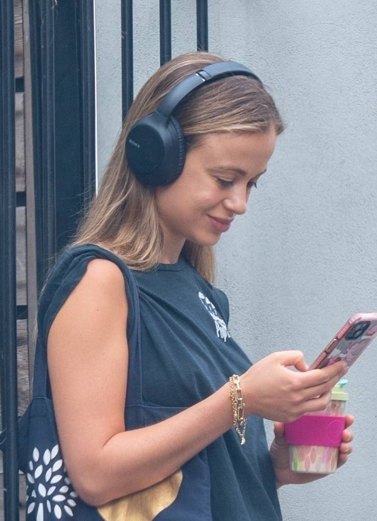 Najpiękniejsza członkini rodziny królewskiej spaceruje po Notting Hill (ZDJĘCIA)