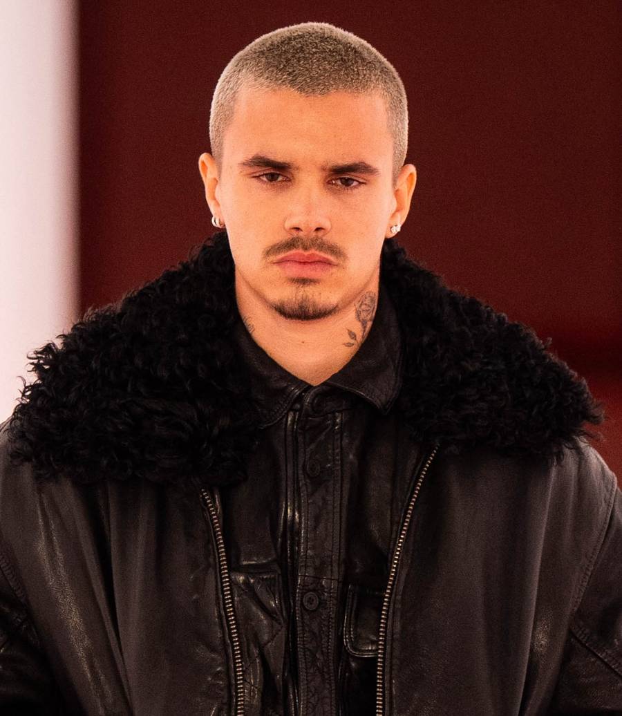 Romeo Beckham zadebiutował na London Fashion Week. W pierwszym rzędzie jego EX