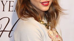 Po raz kolejny w dresie na czerwonym dywanie (FOTO)