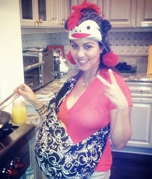 kourtney-kardashian-93-R1