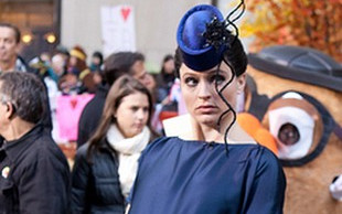 Czy Victoria Beckham nie obrazi się za ten kostium? (FOTO)