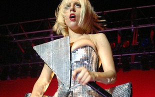 Lady Gaga łysieje!