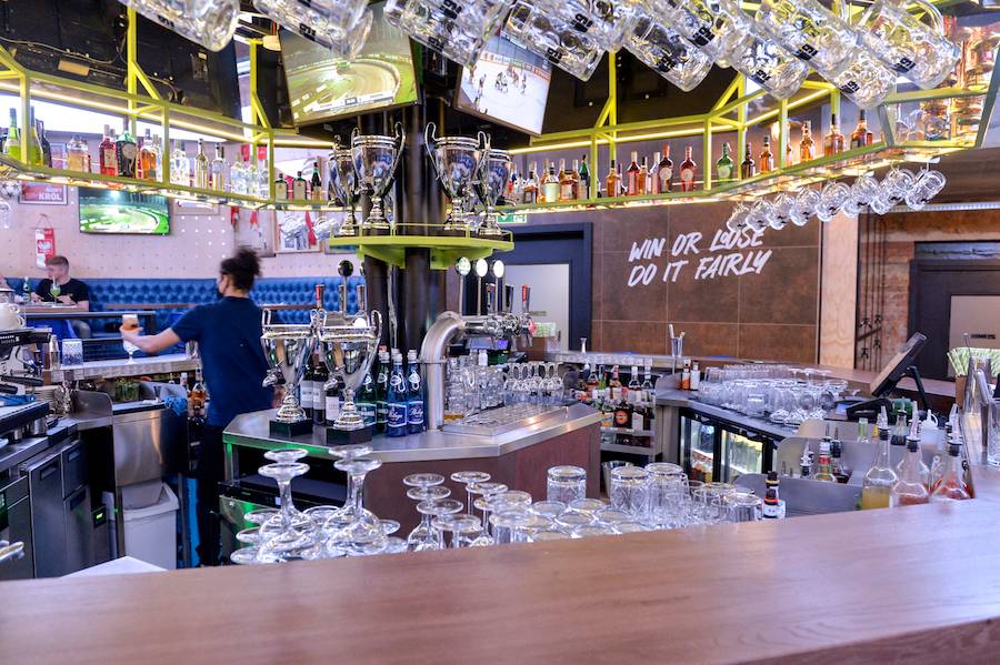 Restauracja Lewandowskiego już otwarta! Tak wygląda w środku (ZDJĘCIA)