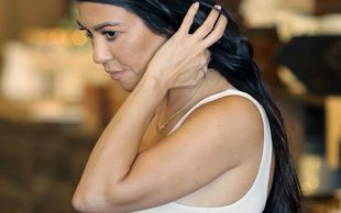 W jednej chwili Kourtney jest seksbombą, w drugiej płaczącym kłębkiem nerwów