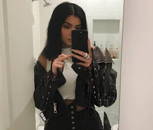 Kylie Jenner nie jest już łatwo ukrywać 4 miesiąc ciąży?