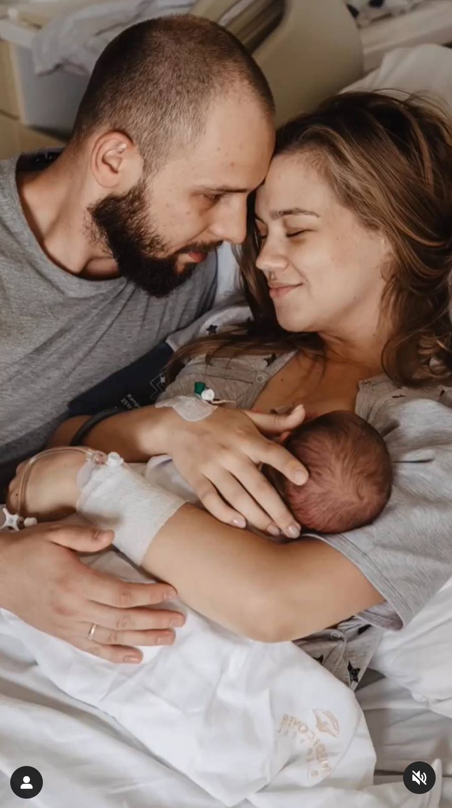 Poznali się na rozmowie o pracę, rok później byli już po ślubie. Teraz ich bajkowy związek dobiegł końca…?