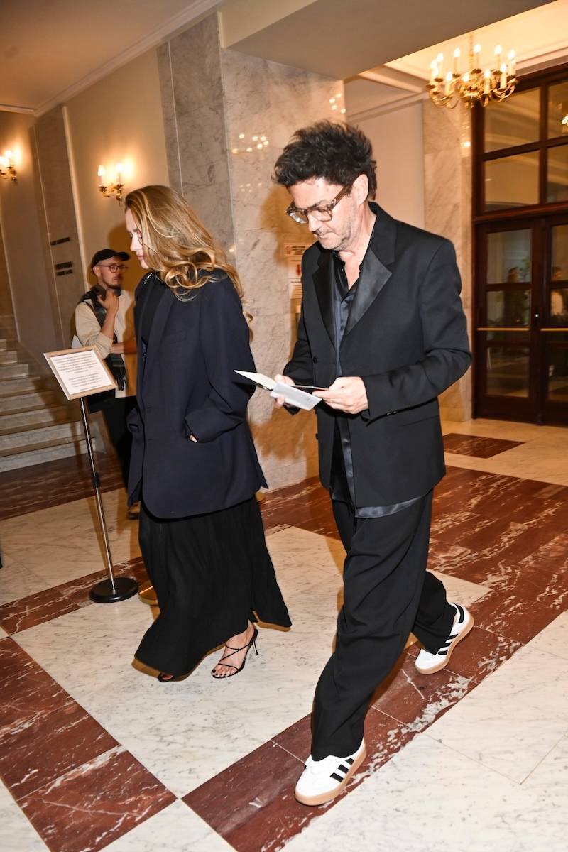 Premiera “Hamleta” Jana Englerta: Kuba Wojewódzki z tajemniczą kobietą, Kinga Rusin z ukochanym…