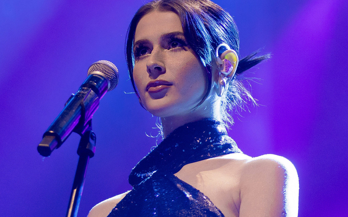 Internauta GROZI Roksanie Węgiel! “Niedługo będziesz się topiła w kałuży swojej krwi”